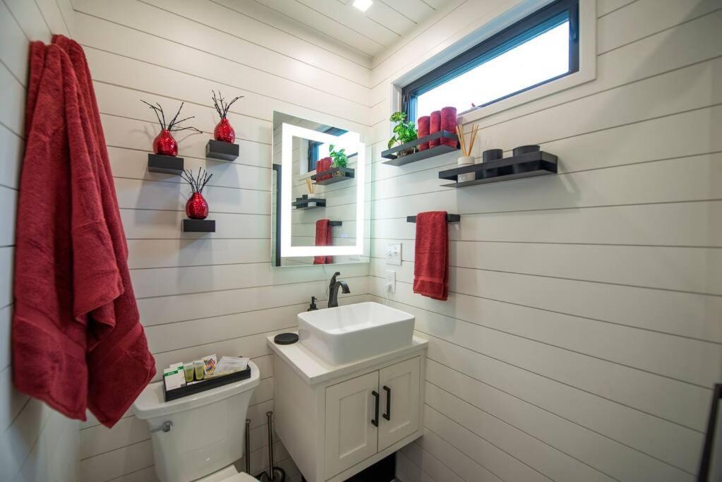 The Merlot House-Container Home 12 Min To Magnolia Bellmead Exterior foto